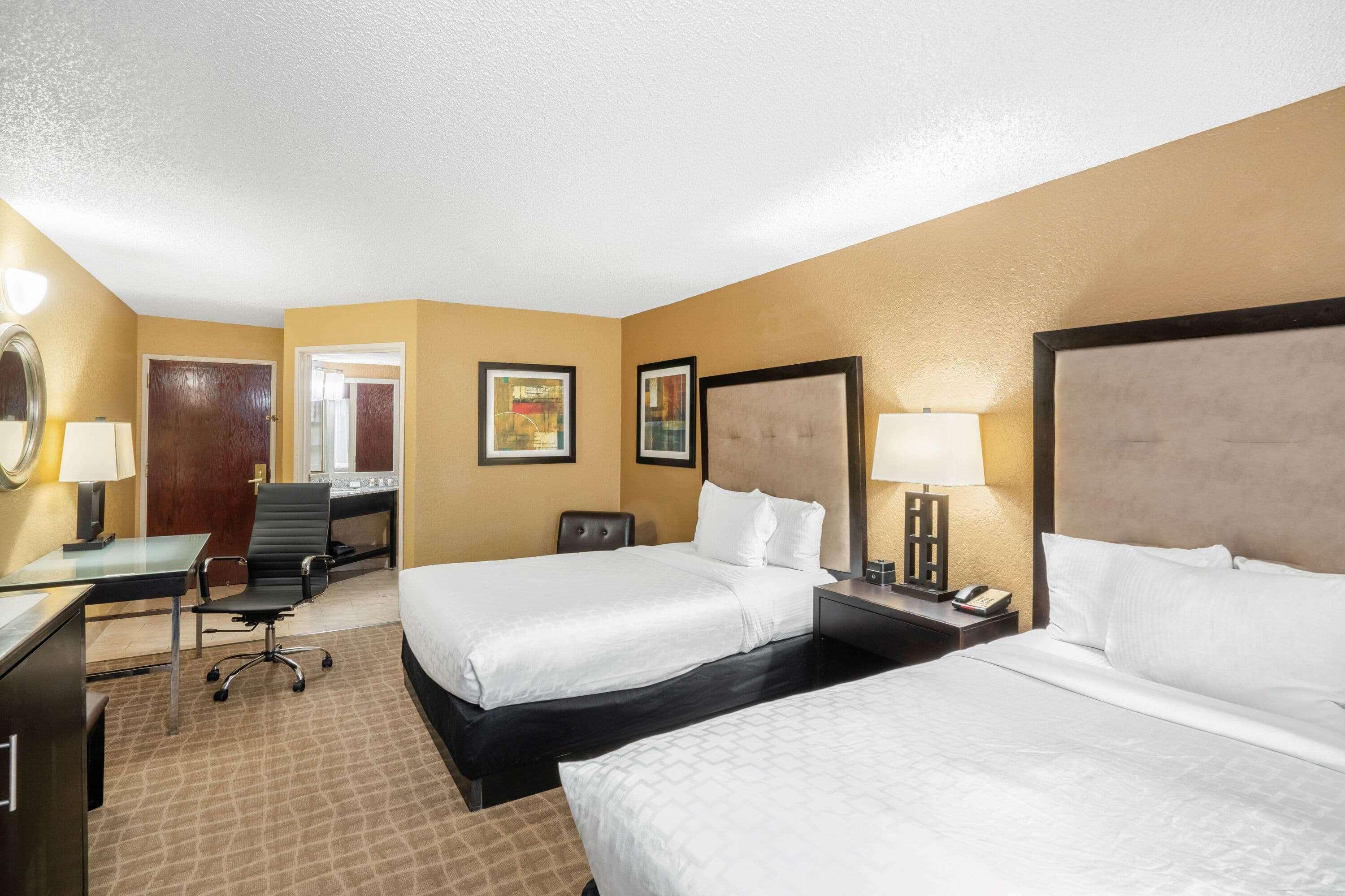 Hotel La Quinta By Wyndham Hot Springs Extérieur photo
