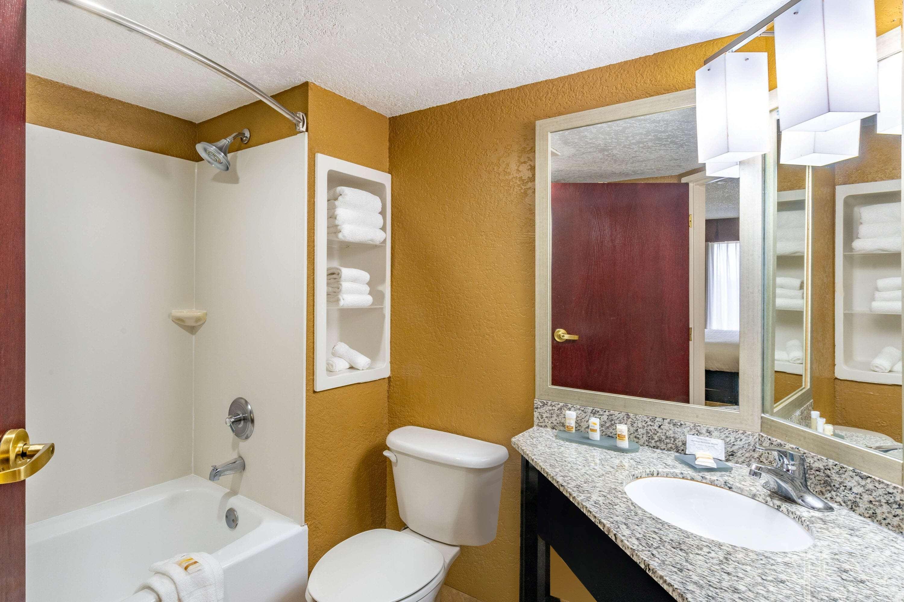 Hotel La Quinta By Wyndham Hot Springs Extérieur photo