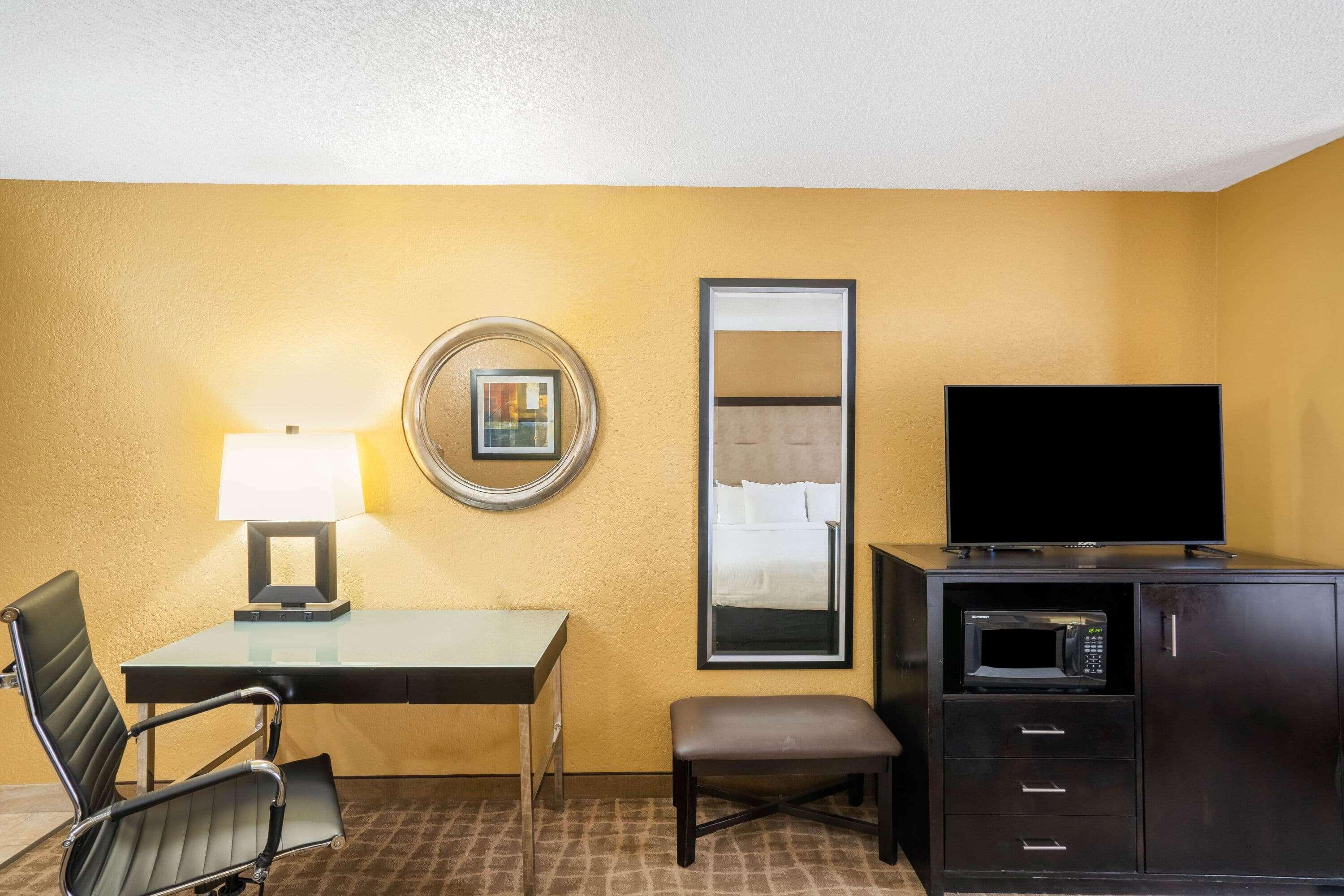 Hotel La Quinta By Wyndham Hot Springs Extérieur photo