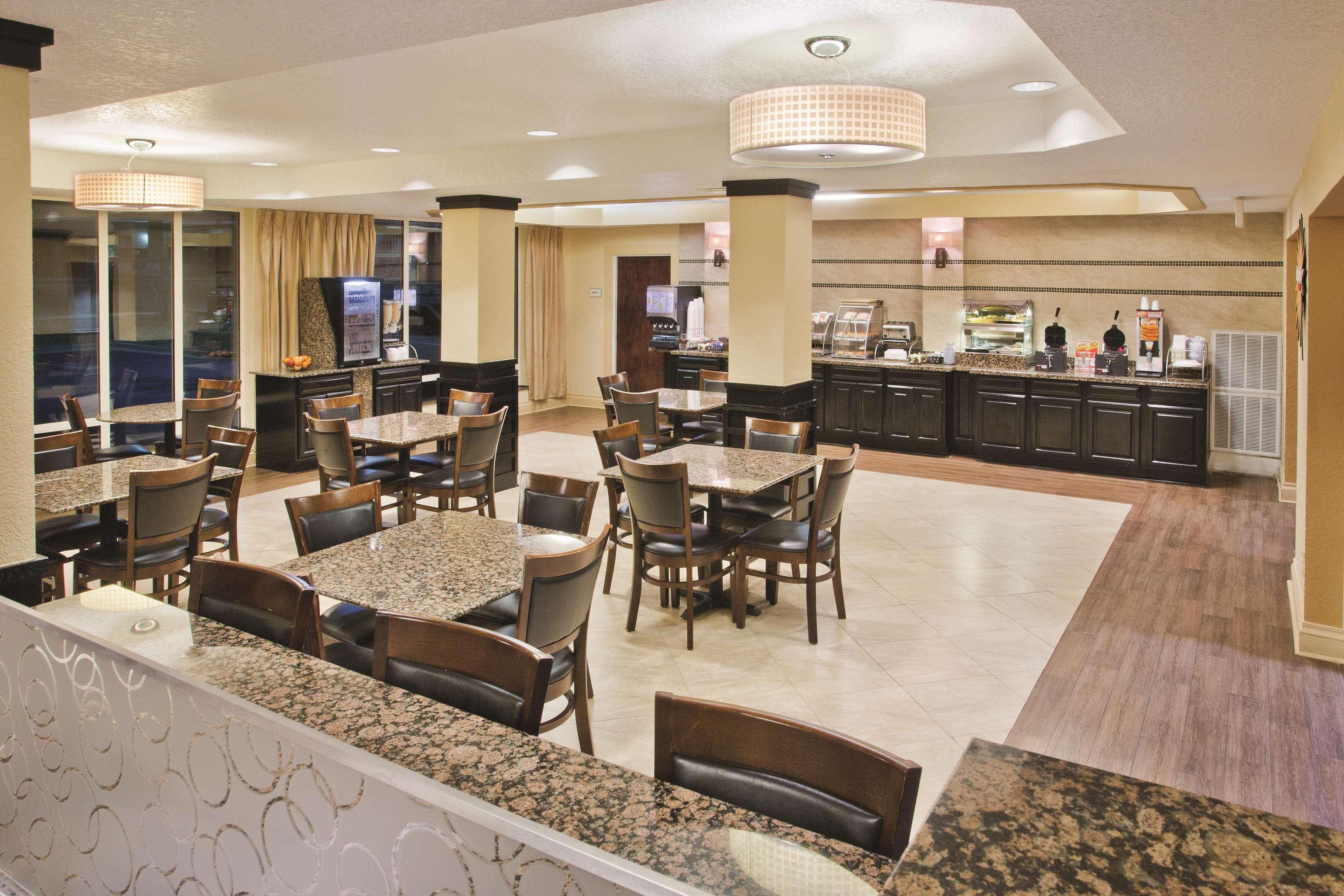 Hotel La Quinta By Wyndham Hot Springs Extérieur photo